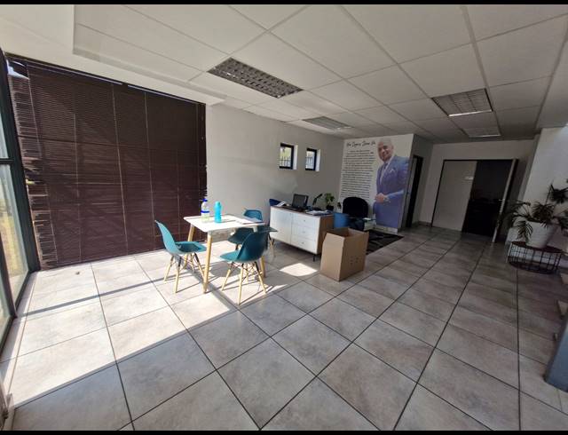 939M² WAREHOUSE TO LET IN JET PARK